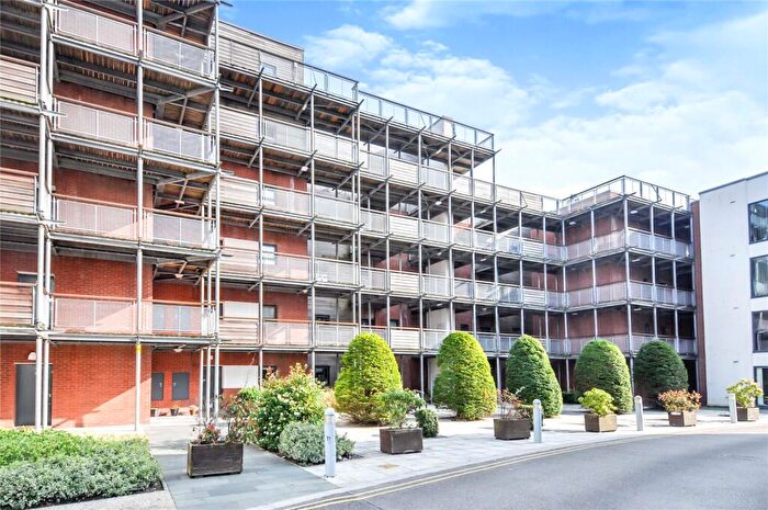 2 Bedroom Flat To Rent In Wilmslow Road, Manchester, M20