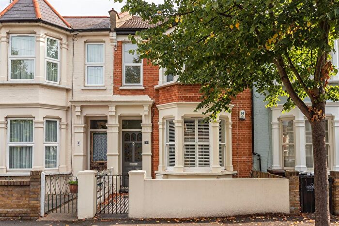 1 Bedroom Flat To Rent In Chertsey Road, London, E11