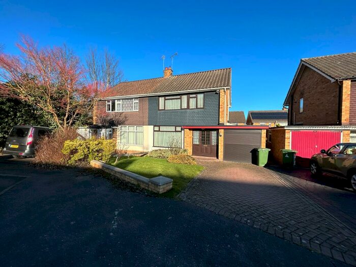 3 Bedroom House To Rent In Battens Close, Lodge Park, B98