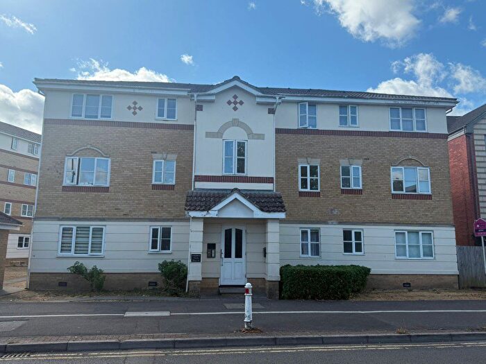 2 Bedroom Flat To Rent In Richards Way, Cippenham, Slough, SL1