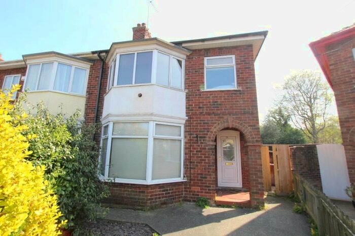3 Bedroom Semi-Detached House To Rent In Barrington Avenue, Hull, HU5