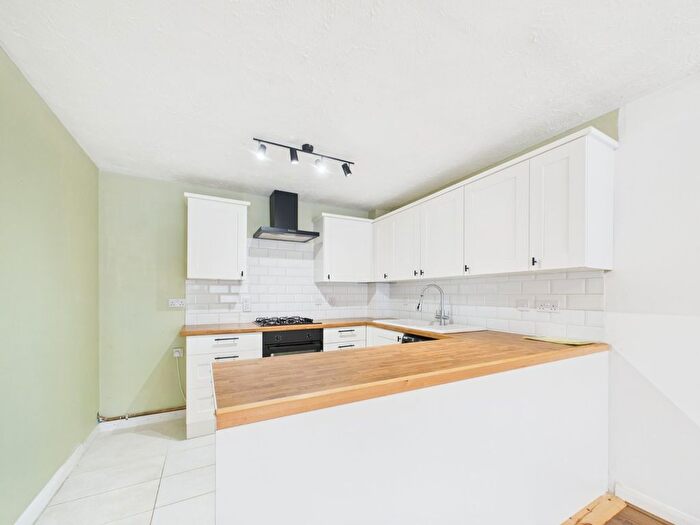 1 Bedroom Flat To Rent In Gresham Road, Staines-Upon-Thames, Surrey, TW18