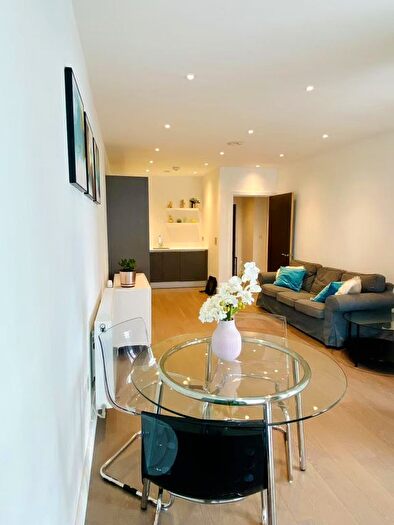 1 Bedroom Flat To Rent In Banister Road, London, W10