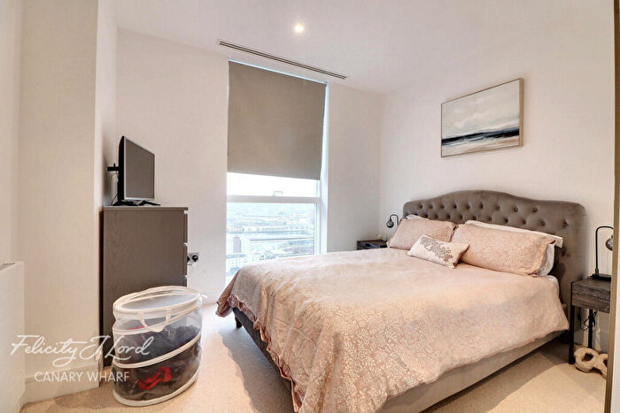 1 Bedroom Apartment To Rent In Maine Tower, , Canary Wharf, E14