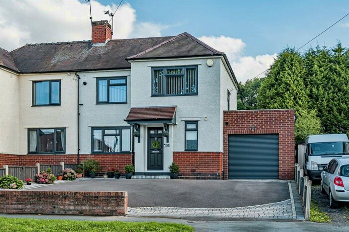 3 Bedroom Semi-Detached House For Sale In Oakfield Road, Wollescote, Stourbridge, DY9