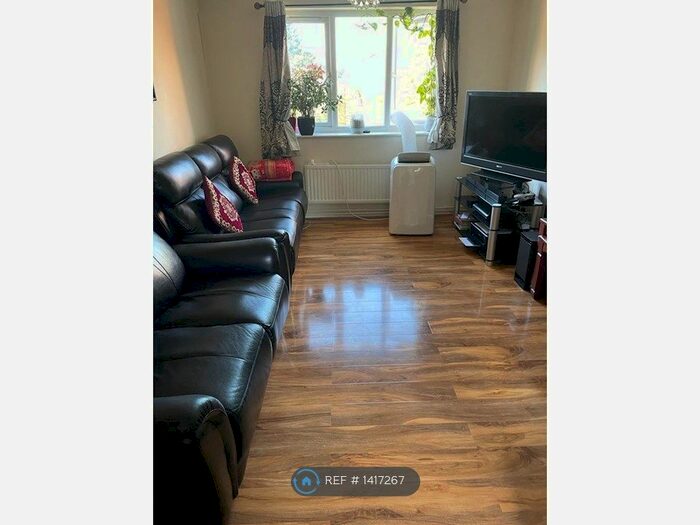 2 Bedroom Flat To Rent In Herts, Watford, WD24