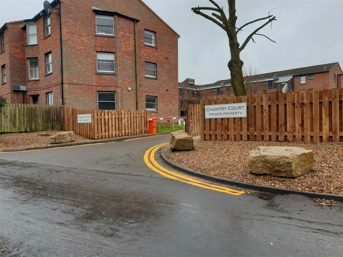 2 Bedroom Apartment To Rent In Bedroom Flat, AL10