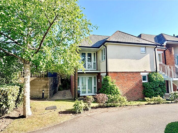 2 Bedroom Flat For Sale In Southern Road, Lymington, Hampshire, SO41