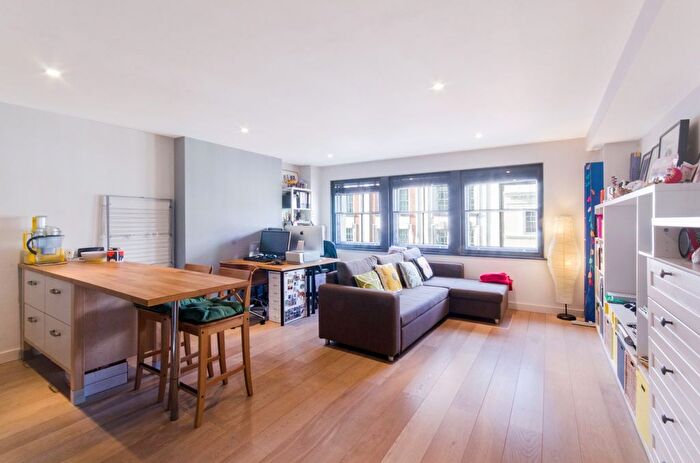 1 Bedroom Flat To Rent In St. Martin's Lane, London, Greater London, WC2N