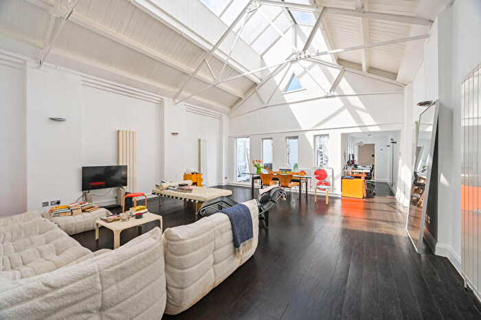 4 Bedroom Flat For Sale In Terretts Place, Angel, London, N1