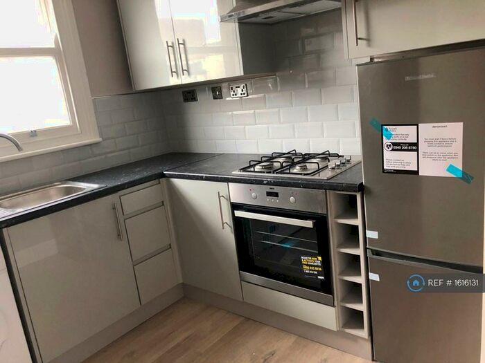 2 Bedroom Flat To Rent In Bow Common Lane, London, E3