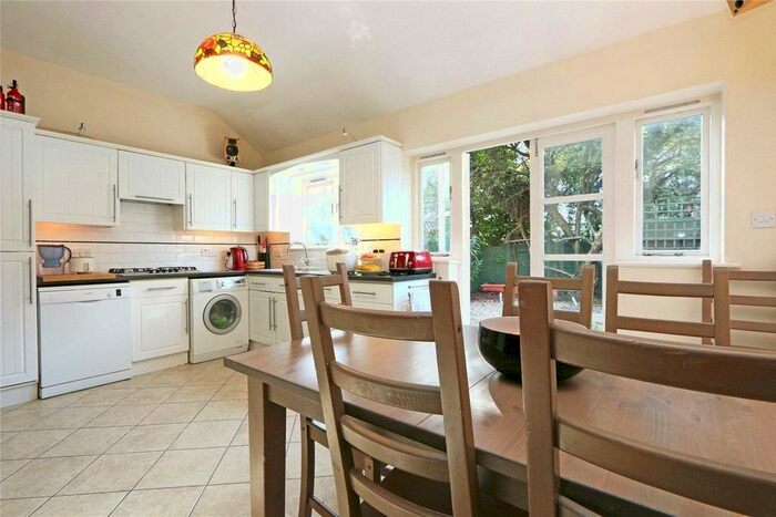 3 Bedroom Semi-Detached House To Rent In Morgan Close, Leagrave, Luton LU4