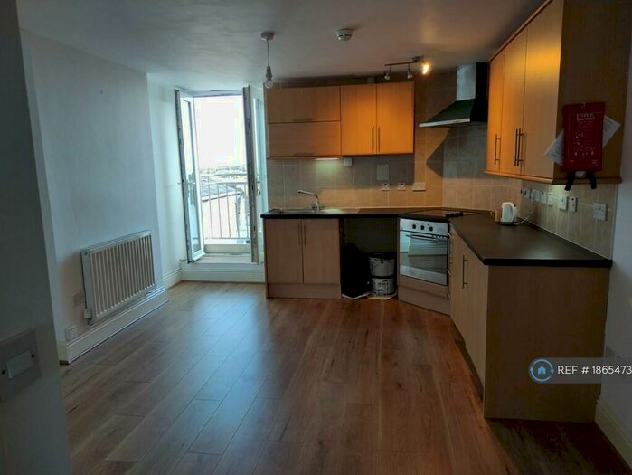 2 Bedroom Flat To Rent In Holton Road, Barry, CF63