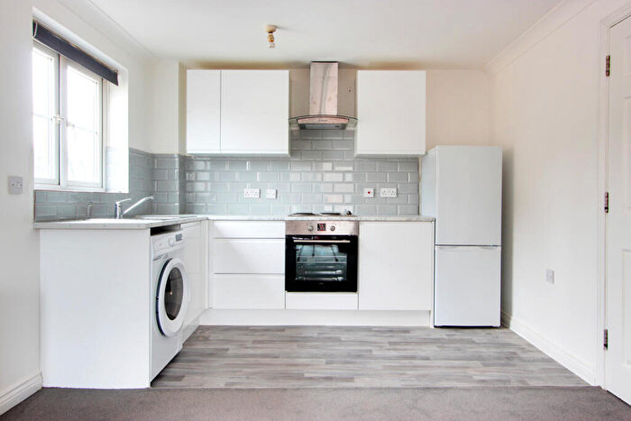 1 Bedroom Flat To Rent In Dock Road, Tilbury, Essex, RM18