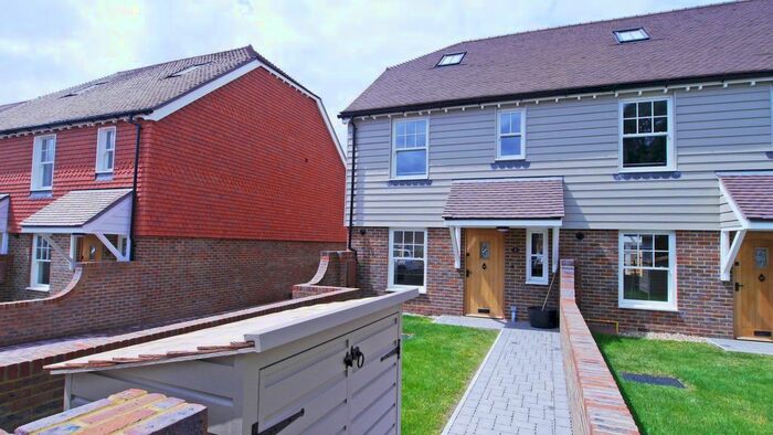 4 Bedroom Semi-Detached House To Rent In St Georges Cottages, Brighton Road, Handcross, RH17