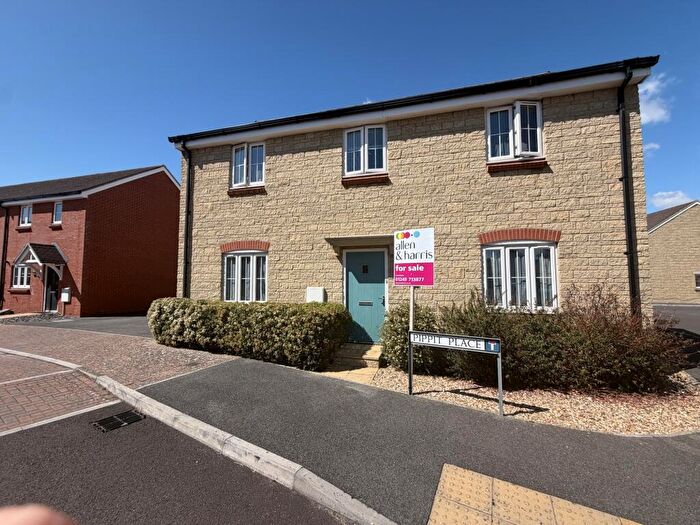 4 Bedroom Detached House For Sale In Pippit Place, Melksham, SN12