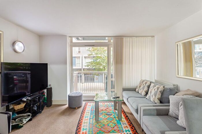 1 Bedroom Flat To Rent In Cassilis Road, E14