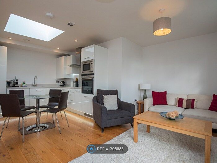 1 Bedroom Flat To Rent In Nightingale House, Windsor, SL4
