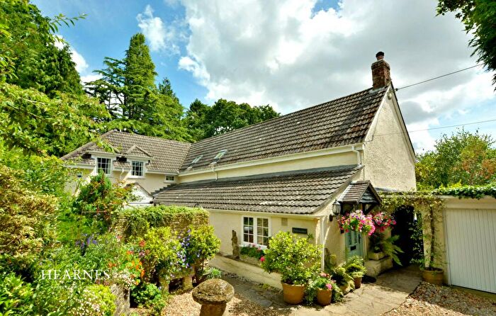 4 Bedroom Detached House For Sale In Middlehill Road, Colehill, Dorset, BH21