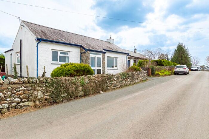 2 Bedroom Bungalow For Sale In Llanddeiniolen, Caernarfon, Gwynedd, LL55