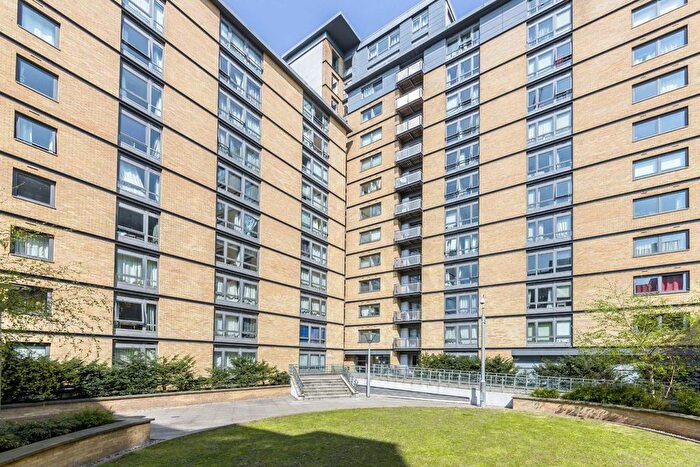 2 Bedroom Flat To Rent In Victoria Road, Acton, W3