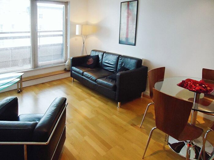 2 Bedroom Flat To Rent In Gateway West, East Street, Leeds, LS9