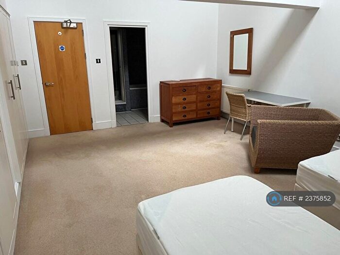 3 Bedroom Flat To Rent In Morrison Street, Glasgow, G5