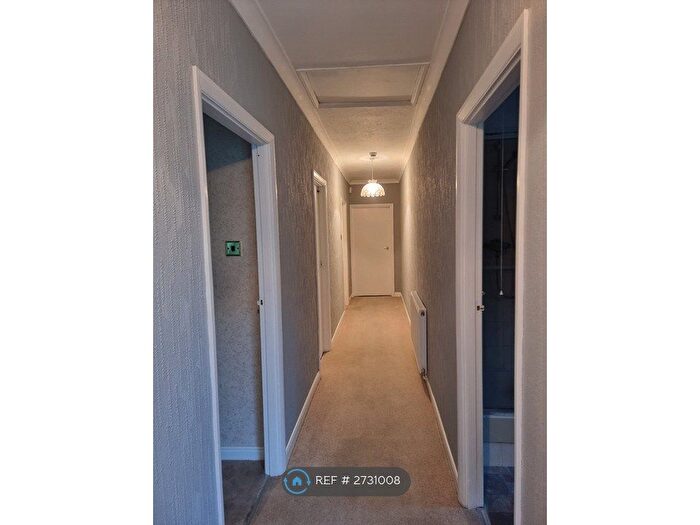 3 Bedroom Bungalow To Rent In Meadfield Road, Langley, SL3