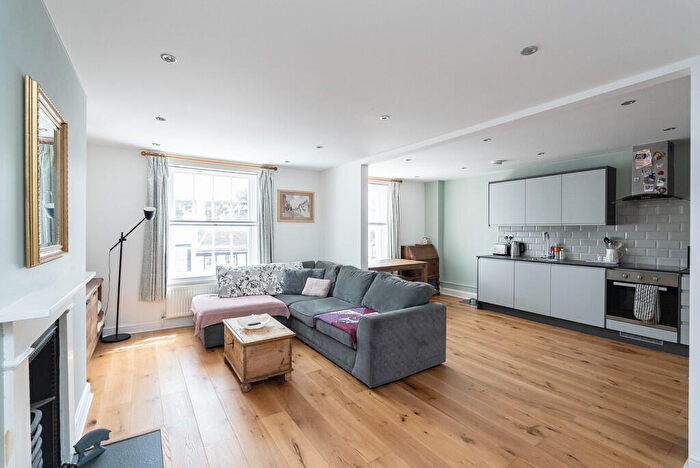 1 Bedroom Apartment For Sale In High Street, Dorking, RH4