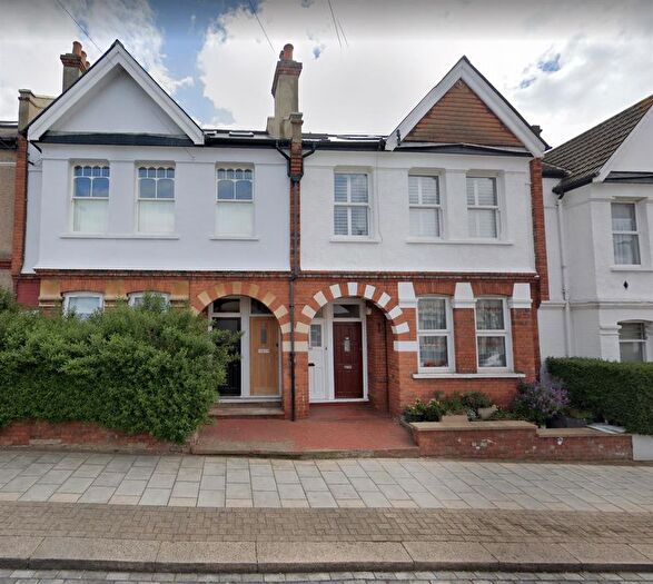 2 Bedroom Flat To Rent In Salterford Road, London, SW17
