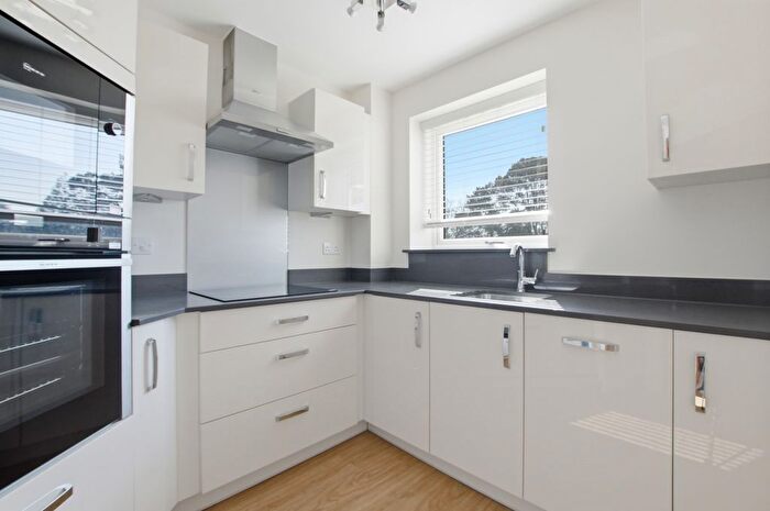 2 Bedroom Flat To Rent In Tower Road, Westbourne, Bournemouth, BH13