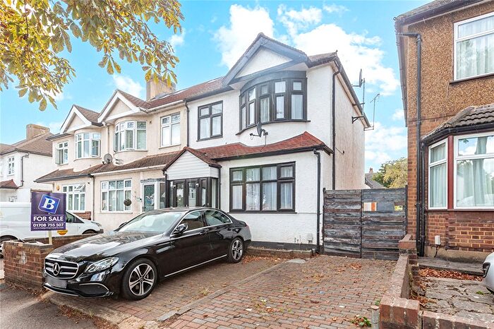 3 Bedroom End Of Terrace House For Sale In Mawney Road, Romford, RM7
