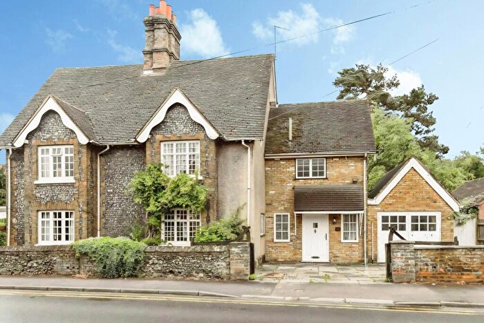 3 Bedroom House To Rent In High Street, Sandridge, AL4