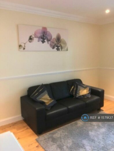 2 Bedroom Flat To Rent In Stenhouse Drive, Edinburgh, EH11
