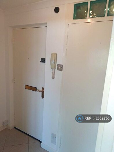 Studio To Rent In Farnham Road, Slough, SL2
