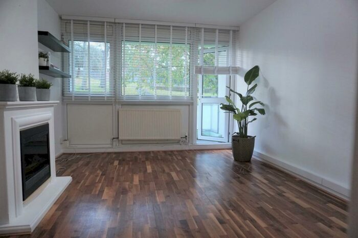 2 Bedroom Apartment To Rent In Windley Close, London, SE23