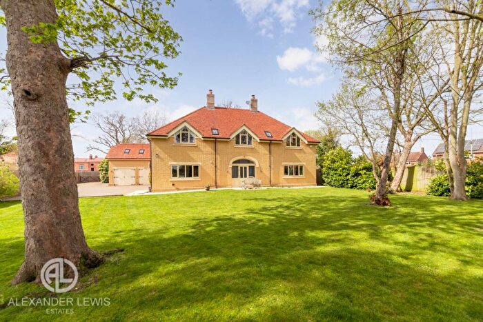 5 Bedroom Detached House For Sale In Clifton House Gardens, Clifton, Beds, SG17