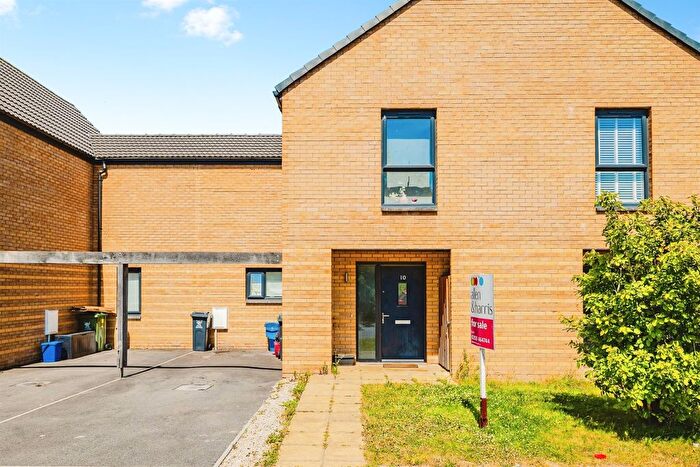 3 Bedroom Detached House For Sale In Rhodfa Crughywel, St. Mellons, Cardiff, CF3