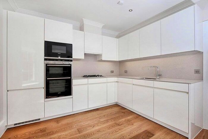 2 Bedroom Maisonette To Rent In Manchester Street, Marylebone, London, W1U