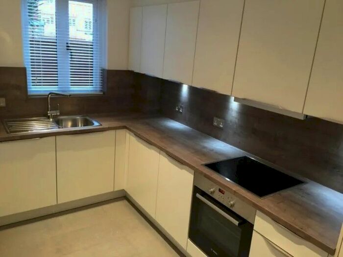2 Bedroom Flat To Rent In Campbell Road, Twickenham, Greater London, TW2