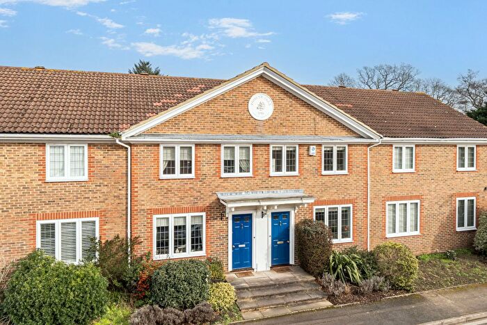 3 Bedroom Detached House For Sale In Rosslyn Park, Weybridge, KT13