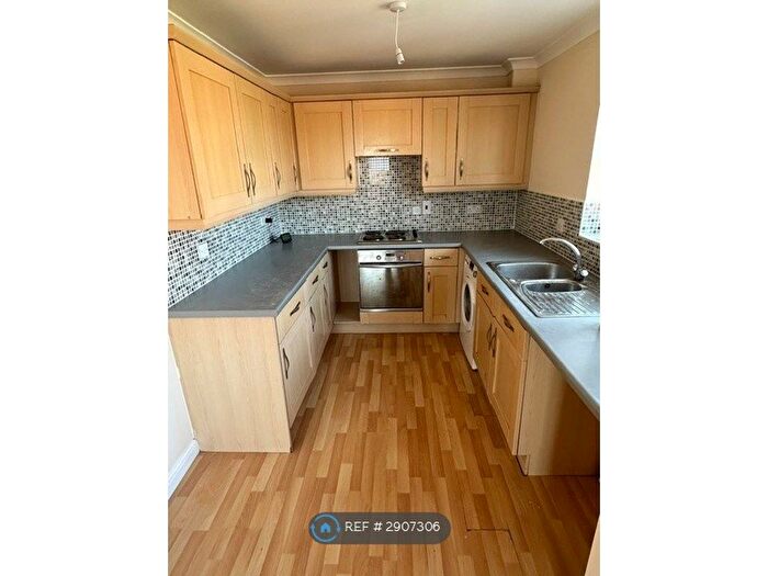 2 Bedroom Flat To Rent In Pavior Road, Nottingham, NG5