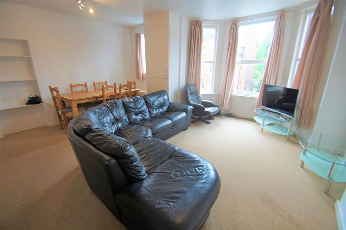 4 Bedroom Flat To Rent In Central Road, West Didsbury, M20