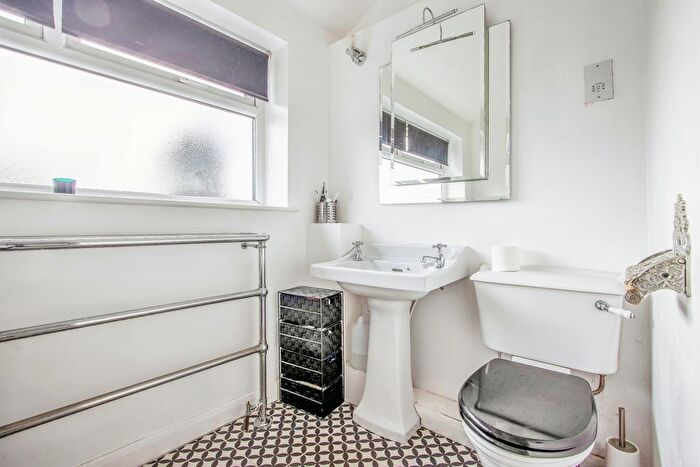 4 Bedroom Detached House For Sale In Potovens Lane, Outwood, Wakefield, West Yorkshire, WF1
