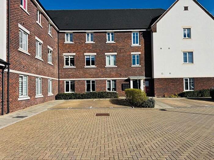 2 Bedroom Flat To Rent In Beryl Close, Crawley, RH10
