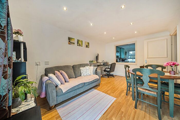 1 Bedroom Flat For Sale In Lupton Close, London, SE12