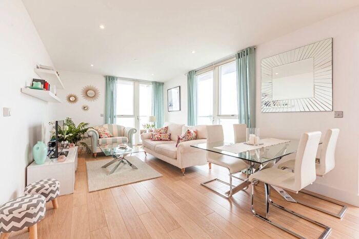 2 Bedroom Flat To Rent In Brixton, Brixton, London, SW9