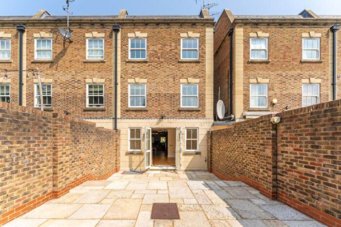 5 Bedroom Town House To Rent In Queensgate Terrace, Castlebar Park, London, W5