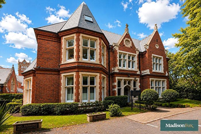 5 Bedroom Flat To Rent In Regents Drive, Woodford Green, IG8