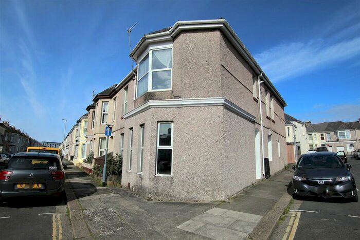 2 Bedroom Ground Flat To Rent In St. Leonards Road, Cattedown, Plymouth, PL4